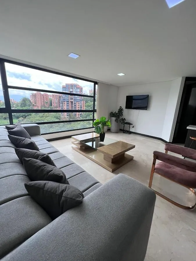 Spacious Apartments With High Views From Poblado 麦德林