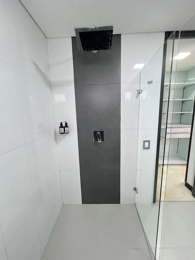 Spacious Apartments With High Views From Poblado 麦德林