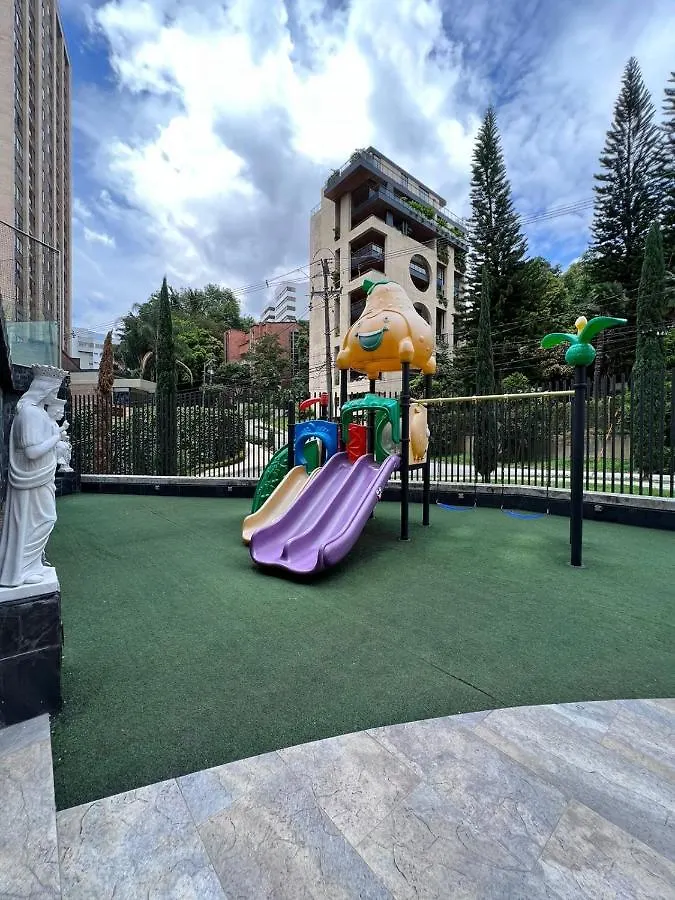 Spacious Apartments With High Views From Poblado 麦德林